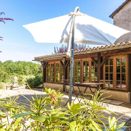 Quaint Mansion In Aquitaine With Jacuzzi 別荘 *