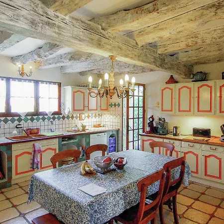 Quaint Mansion In Aquitaine With Jacuzzi