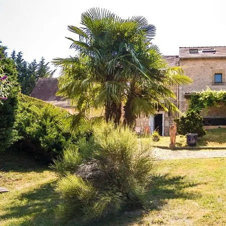 Quaint Mansion In Aquitaine With Jacuzzi