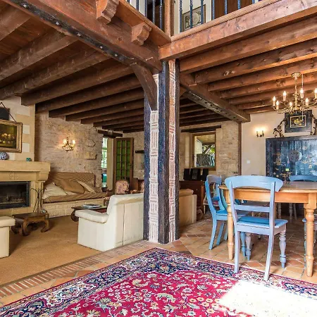 Quaint Mansion In Aquitaine With Jacuzzi *