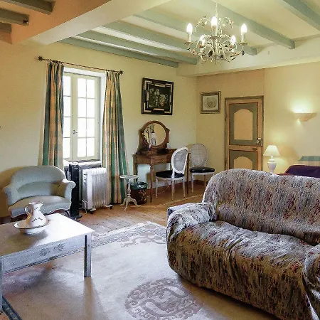 Quaint Mansion In Aquitaine With Jacuzzi