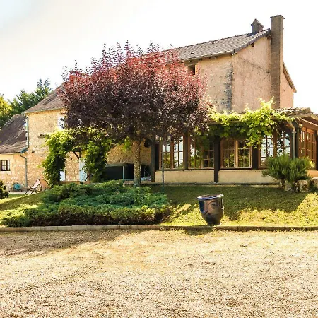 Quaint Mansion In Aquitaine With Jacuzzi 別荘