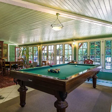 Quaint Mansion In Aquitaine With Jacuzzi 別荘 Nantheuil